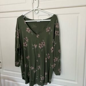 Green floral tunic style top